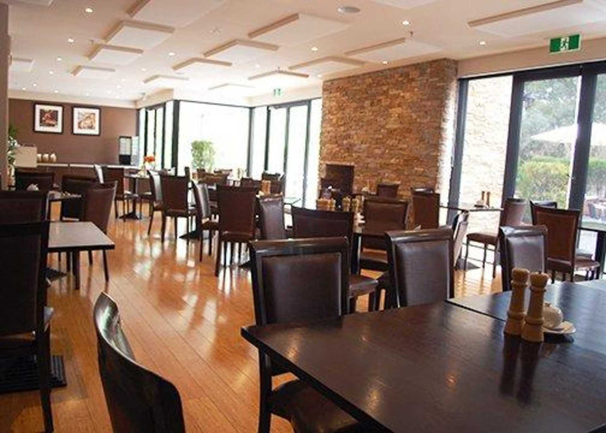 Canterbury International Hotel Forest Hill Restaurante foto
